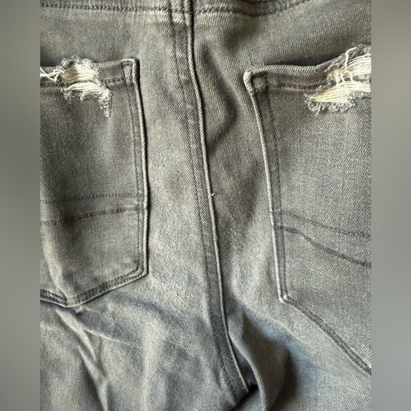 AEO Distressed Gray Women Jeans - Picture 7 of 7